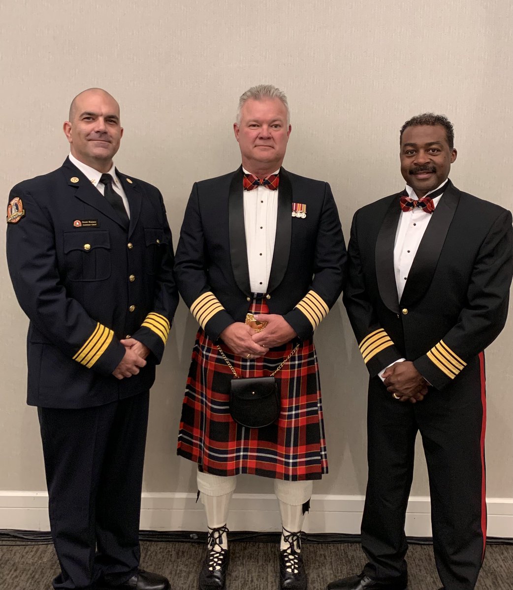 Gala time at #FRC2022.  Representing @hfxfire with colleagues from across 🇨🇦 @CdnFireChiefs