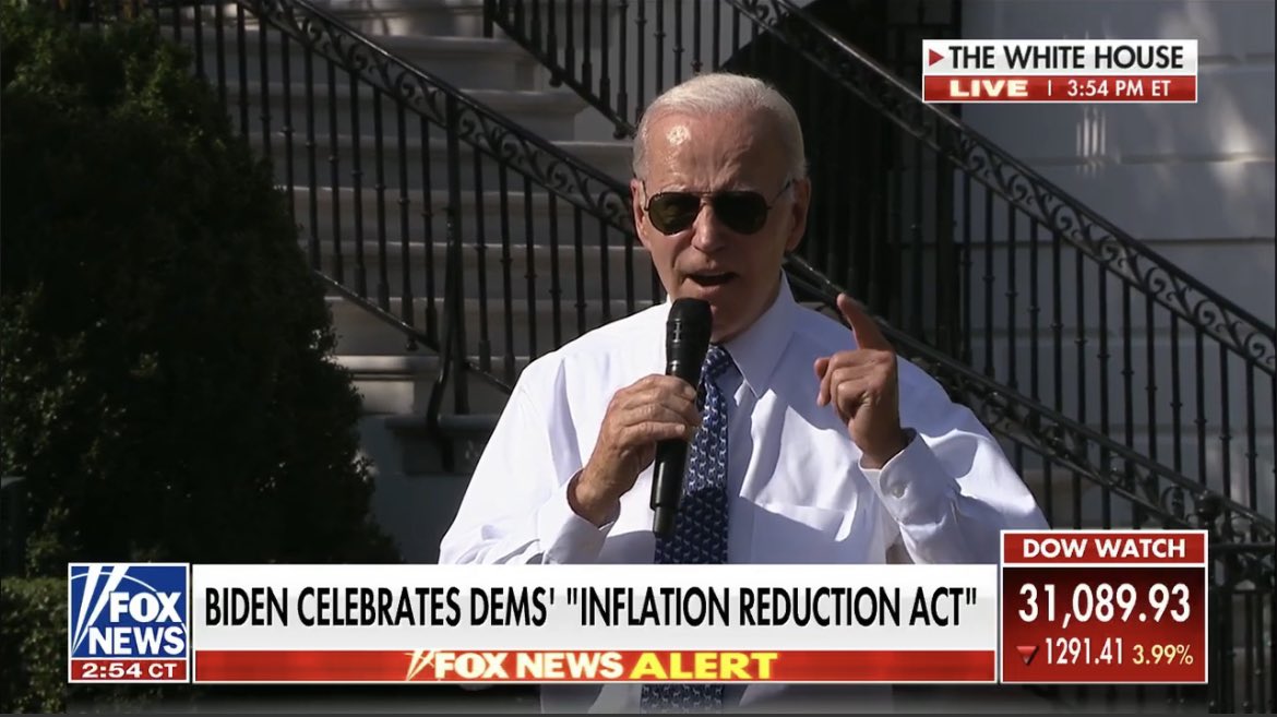 greg_price11's tweet image. Will never be able to get over the image of Joe Biden speaking about how he singlehandedly beat inflation as the stock market tanks over 1,200 points on live television due to inflation.

An all time moment in the history of American presidents.