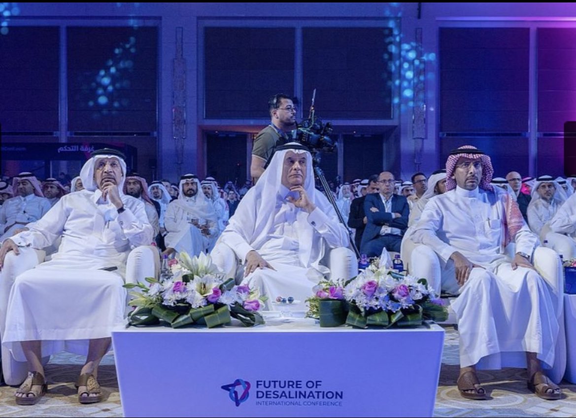 AlhumaidB's tweet photo. أختتمت هذا اليوم أعمال "المؤتمرالدولي لمستقبل تحلية المياه" #FDIConf والذي جمع ١٤٠٠ من قادة وأكاديميي تحلية المياه المالحة قدموا من ٢٧ دولة،كل الشكر والعرفان لأصحاب السمو والمعالي والسعادة على تشريفهم لحفل افتتاح المؤتمر، والشكر موصول للحضور من متحدثين ومهتمين بهذه الصناعة. https://t.co/rslVS4MpRk