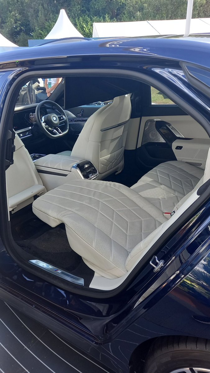 DJ_Hewson's tweet photo. @BMWPGA what a luxurious vehicle. https://t.co/NYtIPXuLT0