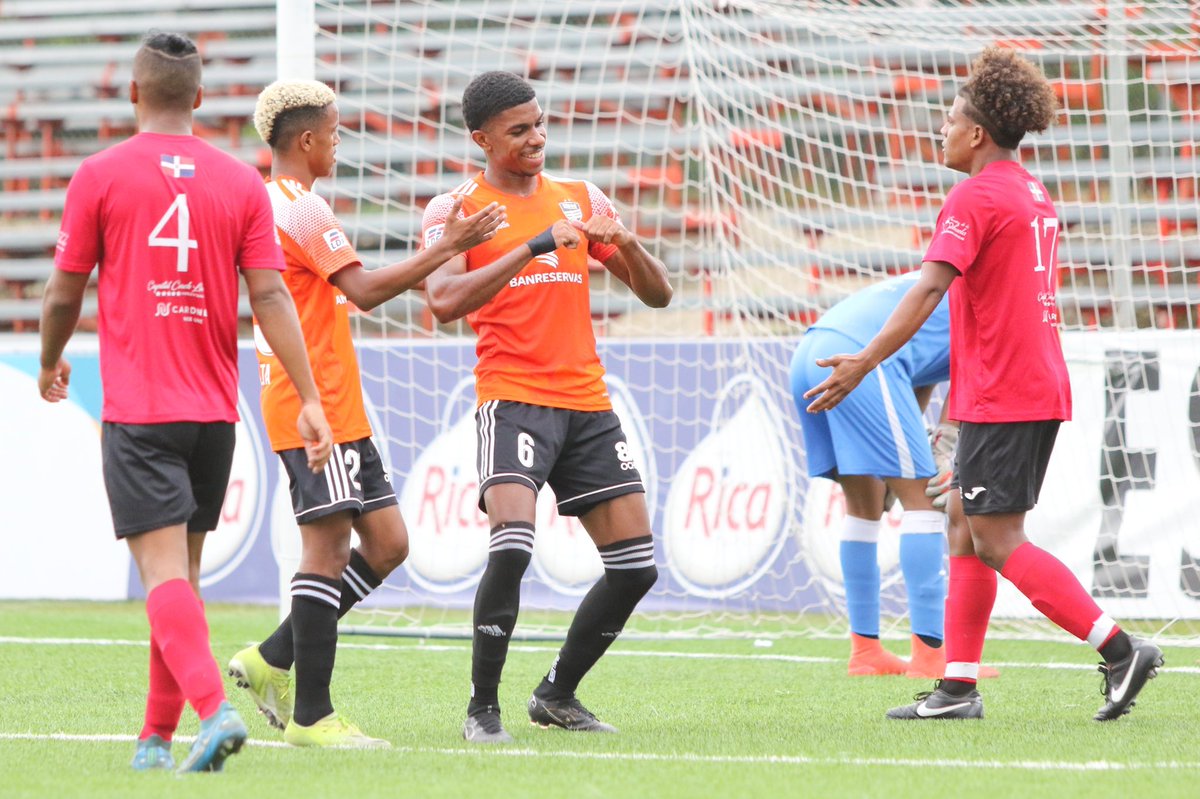 CibaoFC's tweet photo. ⌚️38’ ¡Goooool de Parra X2!💥💥💥 #CibaoFC 2-1 #CBASD #SUB23 #VivimosLaPasión https://t.co/JD7zkyMOPE