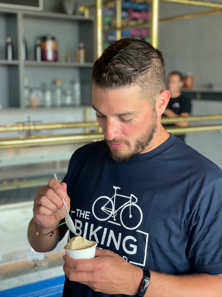AMFMediaGroup's tweet image. Who wants a free scoop of ice cream?! @humphryslocombe at @BayStEmeryville is celebrating their grand opening today w/free scoops of #icecream until 7 p.m. Hey Mayor @johnBauters, which flavor is your favorite?
#free #emeryville #BayStreetEmeryville #giveaway #freeicecream