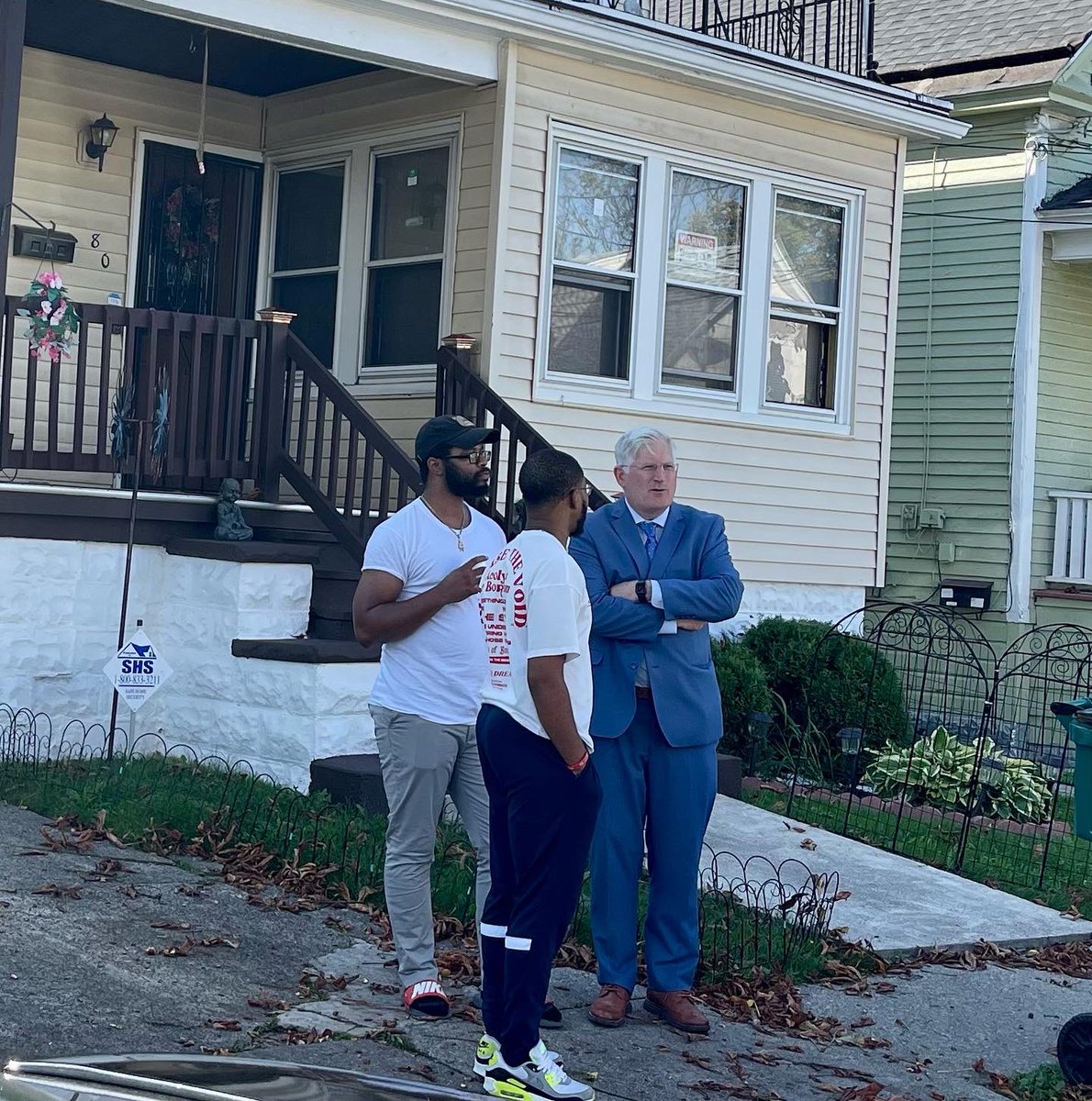 ErieCountyClerk's tweet photo. This unique project gives out-of-town servicers a sense of community by holding them to the same upkeep standards as local homeowners.

Residents are pleased that we made this a priority as they do not want blight in their communities. (2/2)

#GoodNeighborProject #FightBlight https://t.co/96X3PJX7w7