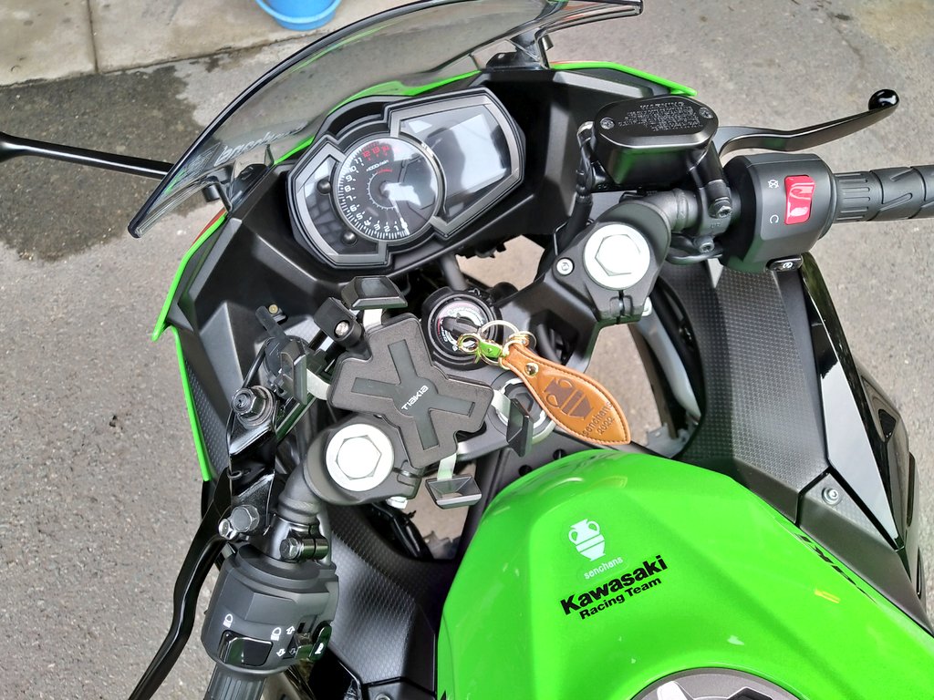XJRgungun's tweet photo. せんちゃんずステッカー貼れました!
壺キーホルダー気に入ってます!
タンクのグリーンと壺シール気に入ってます。
#senchans
#せんちゃんず
#せんちゃん https://t.co/PuF0tpn7A1