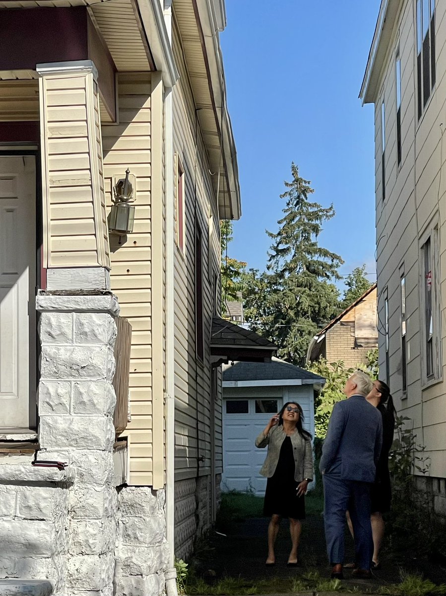 ErieCountyClerk's tweet photo. This week, along with members of the Erie County Clerk's Zombies Initiative Taskforce, we toured 12 vacant homes throughout the City of #Buffalo as part of the newly unveiled Good Neighbor Project with out-of-town servicer @Ocwen_Help. (1/2) https://t.co/GOlZlFuOzd
