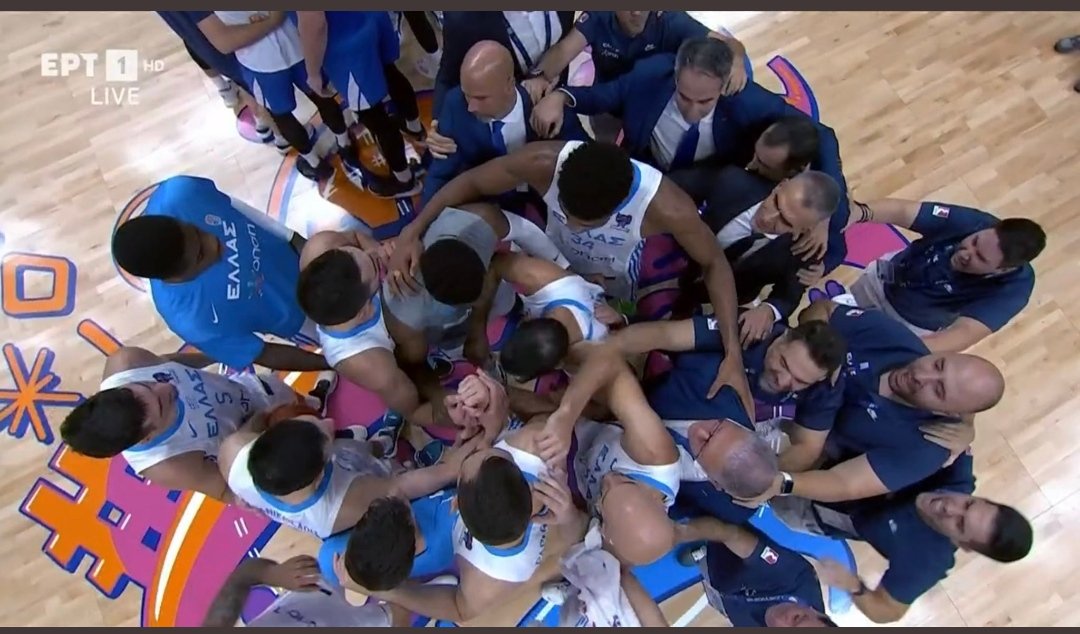 DikopoNysteri's tweet photo. Μπορεί η εθνική να αποκλείστηκε αλλά κατάφερε να μας ξανακερδίσει,να μας ξαναενωσει,να μας ξαναστησει μπροστά στις οθόνες μας και να θυμηθούμε ποια πραγματικά είναι η επίσημη αγαπημένη. Ευχαριστούμε, ραντεβού στο επόμενο τουρνουά.. #εθνικη #ευρωμπασκετ #Eurobasket2022   #GREGER https://t.co/hvN4eW63td