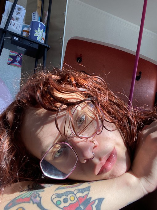 Yayyyy Im a ginger again! Think I might dye it black in January tho 🫣 just a thought https://t.co/Wd