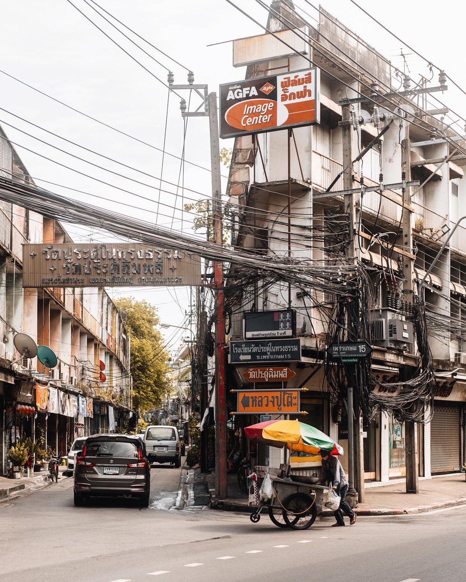Maybmayo's tweet photo. �� #Bangkok #streetphotography https://t.co/wBIr1bCnd4