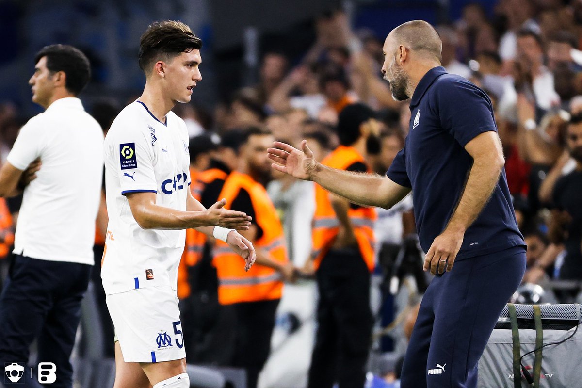 _BeFootball's tweet photo. Stéphane Guy : « Lorsque vous jouez avec Balerdi, vous jouez a 10. Offensivement il sert a rien, et défensivement, il sert à rien ».

#OMFRA https://t.co/2UtL8eBsKR