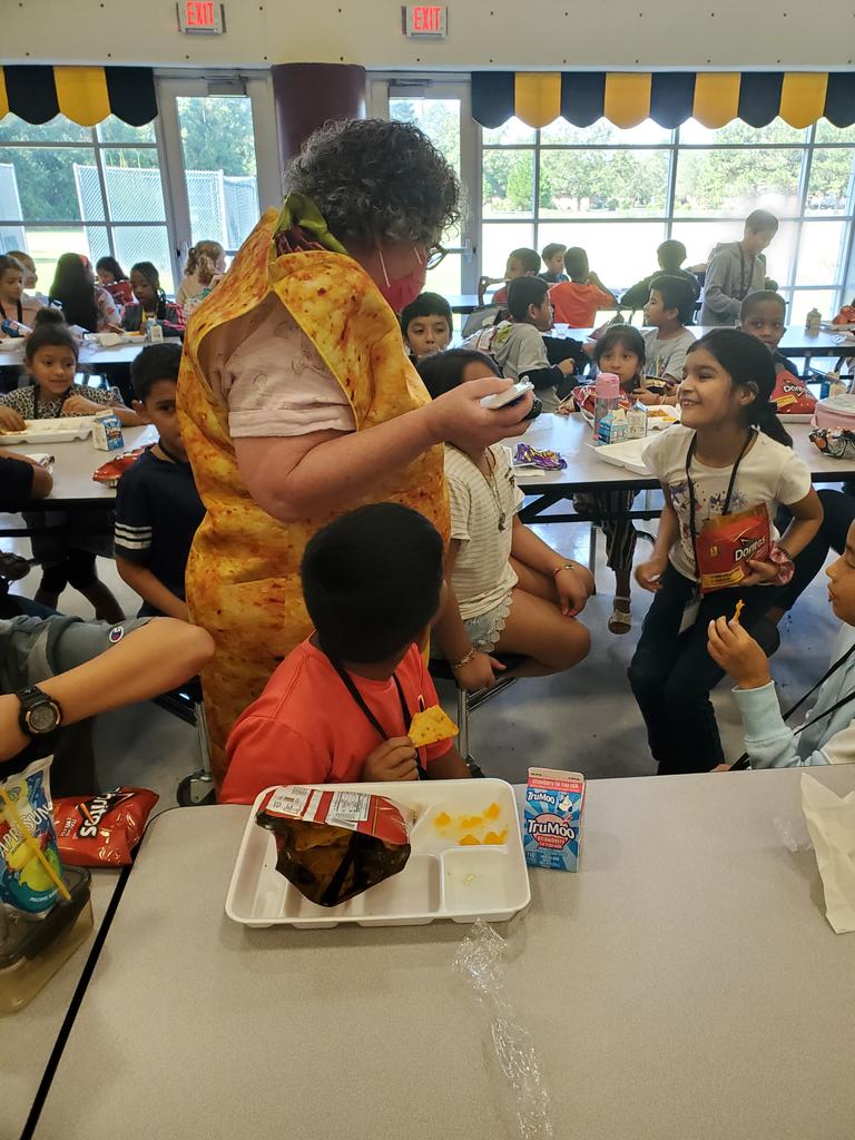 CDavisCoach's tweet photo. Let's "taco" bout Taco Tuesday at Salemburg Elementary.  @SuzanneSell https://t.co/55bhuqrVsu