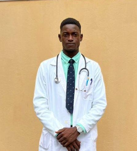 tchintchor's tweet photo. #EM2022 - Temos que agradecer infinitamente aos Médicos Plácida Mendes, Saliu Djalo, Umaro Dabo e Yrom da Costa. Estes jovens foram incansáveis nestes dois dias e consultaram mais de 150 pessoas. 
É uma alegria ver juventude tão engajada pelos outros. https://t.co/mgkf6pXIGo