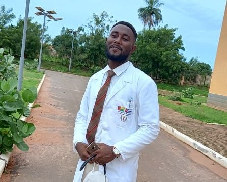 tchintchor's tweet photo. #EM2022 - Temos que agradecer infinitamente aos Médicos Plácida Mendes, Saliu Djalo, Umaro Dabo e Yrom da Costa. Estes jovens foram incansáveis nestes dois dias e consultaram mais de 150 pessoas. 
É uma alegria ver juventude tão engajada pelos outros. https://t.co/mgkf6pXIGo