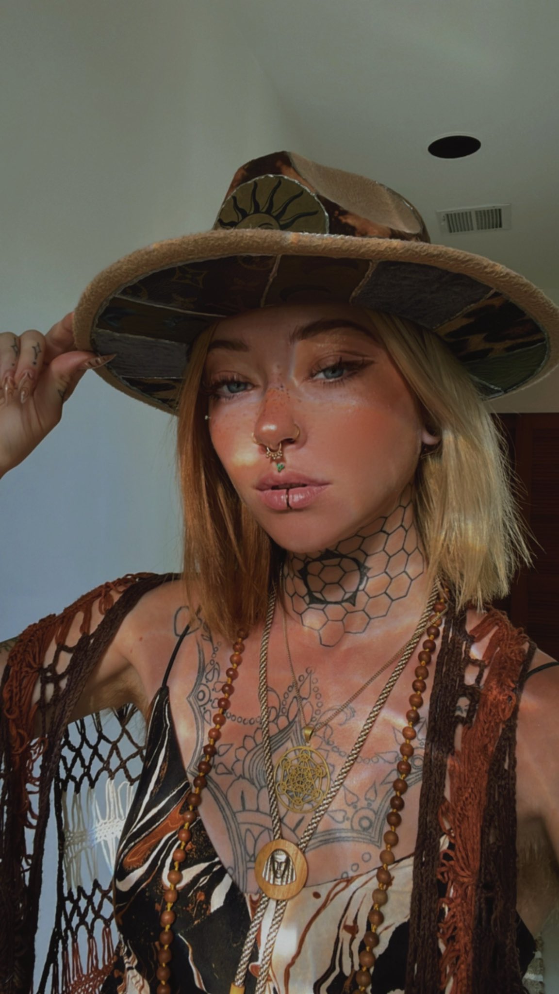 TW Pornstars - 1 pic. Bambi Sage. Twitter. do y’all like selfies. 8:55