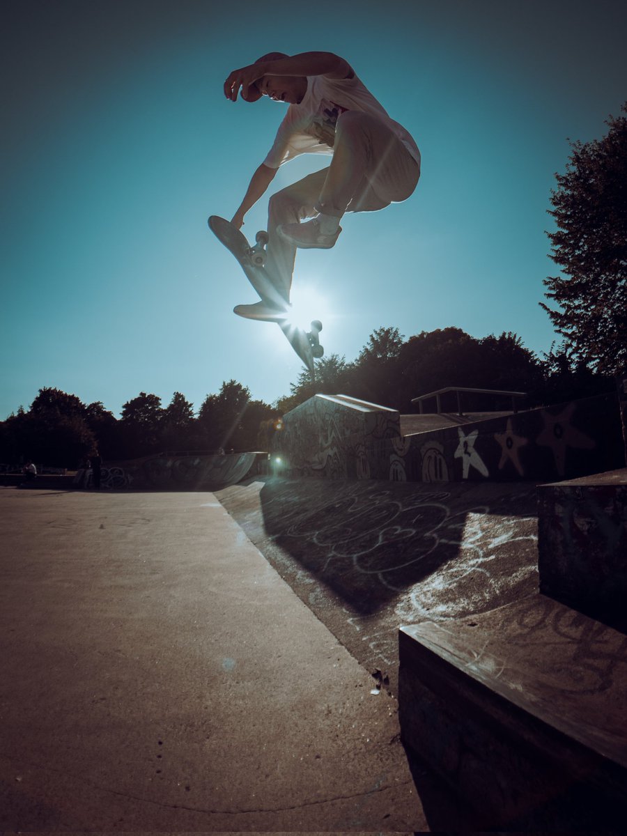 Tri Flip lining up with the center of our solar system on a banging September day thanks to Oskar at Kelvingrove Skatepark #Glasgow

@RouteOne1989
@GlasgowWEToday

Taken on the @lumix #G9 7.5mm lens

#skateboard #skateboarding #skateboardphotography