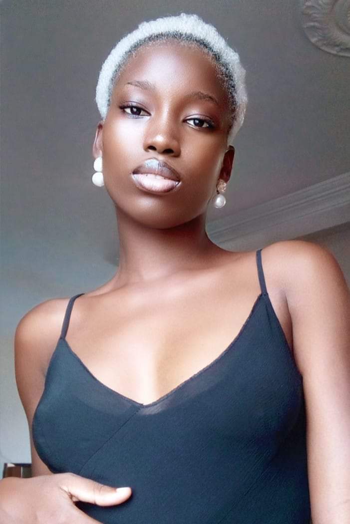 Emma_Makeup_2_0's tweet photo. Souvent la seule chose à retenir de la vie c'est de vivre heureux et en paix🤍
Beaucoup s'interrogent et m'interrogent sur mes choix ,sur ma manière de voir les choses, sur le fait que mes choix ne dépendent que de moi. Même mes parents m'ont traité de rebelle pendant longtemps. https://t.co/MAaG3lMrUK