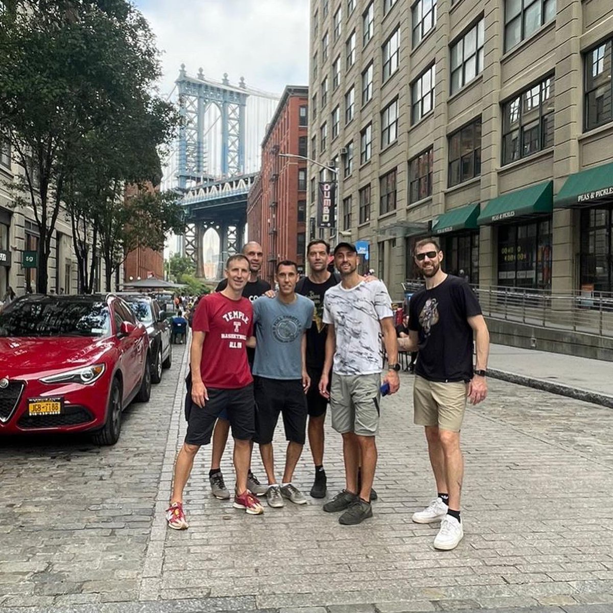 SoyElChapu's tweet photo. Algunas fotitos de estos días con gente muy querida! @manuginobili @LScola4 @PPrigioni9 @obricio7 @Gabigabriel155 (Pepe no tiene redes) https://t.co/i70bNOjPwX