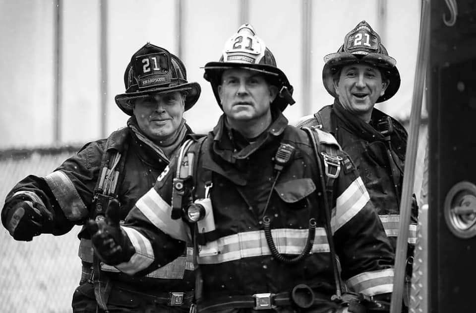 LynnFireDept's tweet photo. We pause to think of our brothers and sisters next door in Swampscott as they mourn the line of duty death of brother Captain Mark Ryan - retired age 57 - of occupational cancer. Our thoughts are with the Ryan family and SFD. May he forever rest in peace. https://t.co/Qv7rXX7EEH