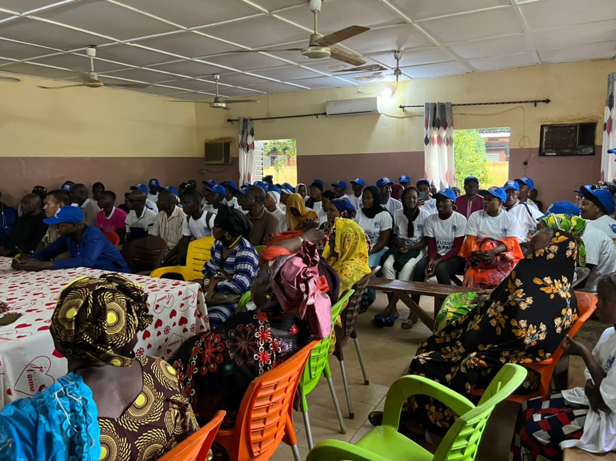 AssoAmanu's tweet photo. Les femmes et les jeunes étaient nombreux à prendre part à la rencontre qui a visé à plaider pour la paix et le vivre ensemble et à échanger sur la et le rôle des jeunes et des femmes dans ce processus.
#UnisPourLeMali
#UnisPourlaPaix
#PaixAuMali
#PeaceDay
#MINUSMA
#AMANU https://t.co/Yr5hpRxvbl