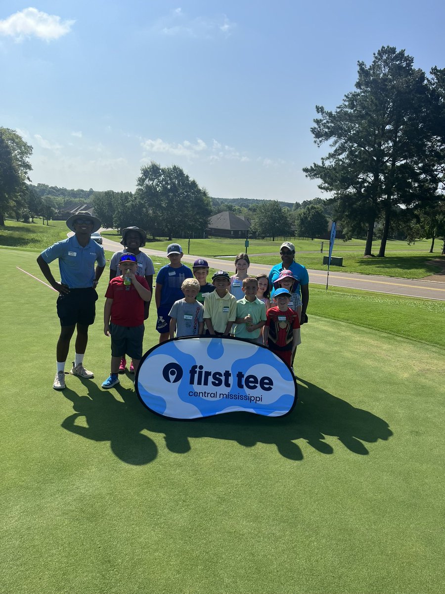 FirstTeeMS's tweet photo. It’s ⛳️weather🏌🏼‍♂️🏌🏻‍♀️🏌🏿 Come help @Sanderson_Champ on Hole 15‼️ #volunteer #SFChamp #youthclinic #buildinggamechangers  #FirstTeeCentralMS #golf @PGATOUR @msujbl @GallagherJrGC @MargoColeman 

https://t.co/40uHqcKASj https://t.co/NZlJSKKHPC