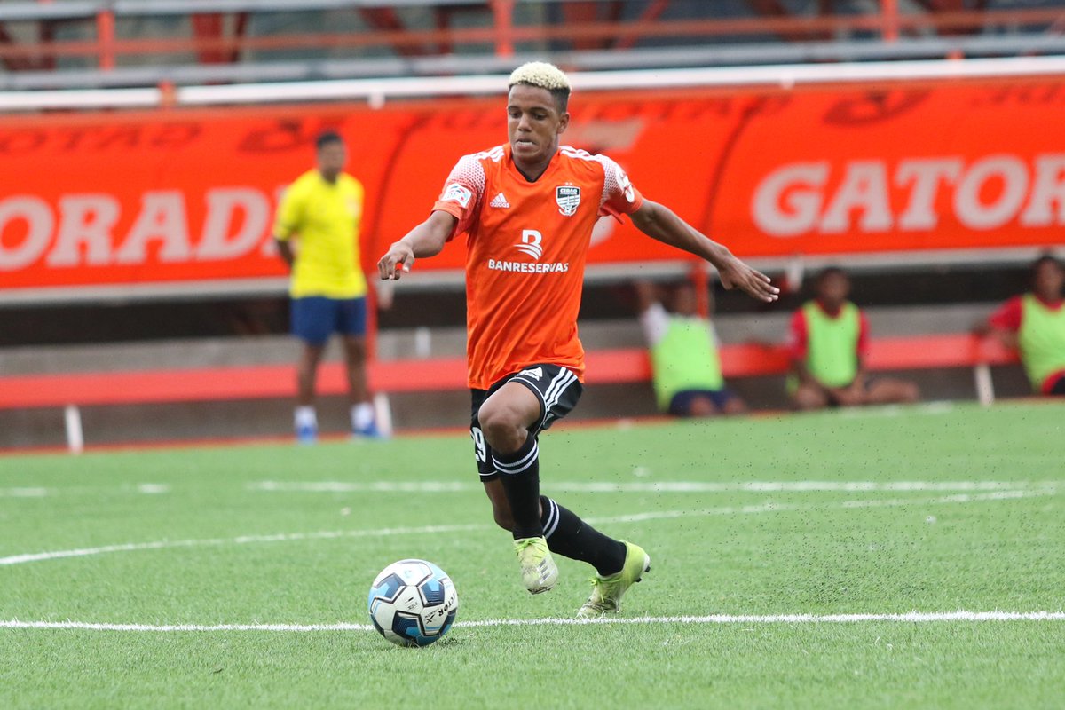 CibaoFC's tweet photo. ⌚️55’ #CibaoFC que 2-1 #CBASD #SUB23 #VivimosLaPasión https://t.co/0w8UdsSA8Z