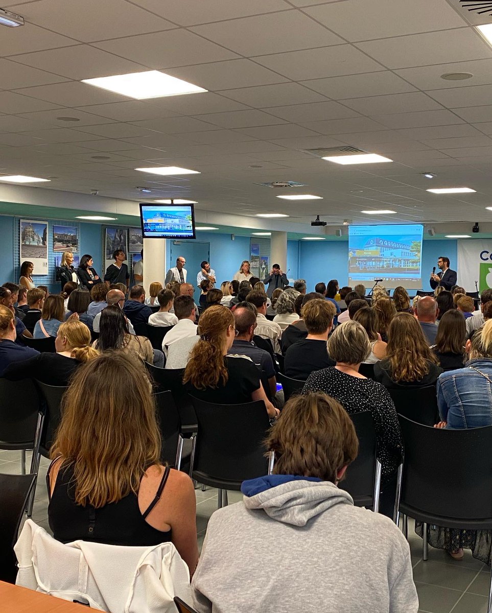 anne_margerie's tweet photo. #lycée #Maurois #Deauville: salle comble ce soir pour cette #réunion des #parentsdélèves de #rentreescolaire des classes de secondes. La #PeepMaurois présente ses projets pour l’#éducation de nos #jeunes #calvados #normandie #academiedenormandie #dsden #rectoratnormandie https://t.co/OvO4r0src0