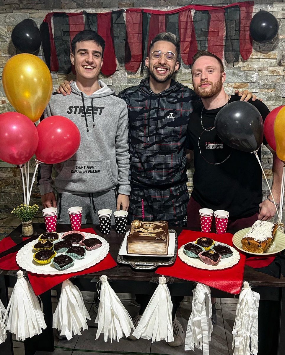 Gracias x hacer de este cumpleaños algo especial 🎂28💕

Gracias a todos por la cantidad inmensa de mensajes que me mandaron x todas las redes, los quiero mucho❤️