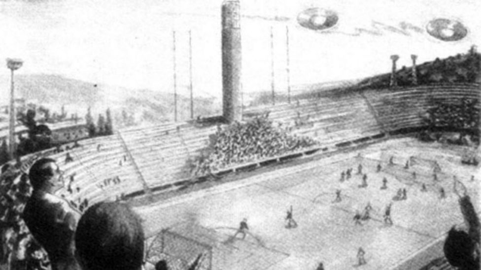 A fascinating (and rarely discussed) UFO mass sighting over a football game in Italy, 1954. 10,000 fans witnessed two egg-shaped craft zip in and then slowly pass over the pitch. Includes physical evidence. 
bbc.com/news/magazine-…
#ufotwitter #uaptwitter #ufos