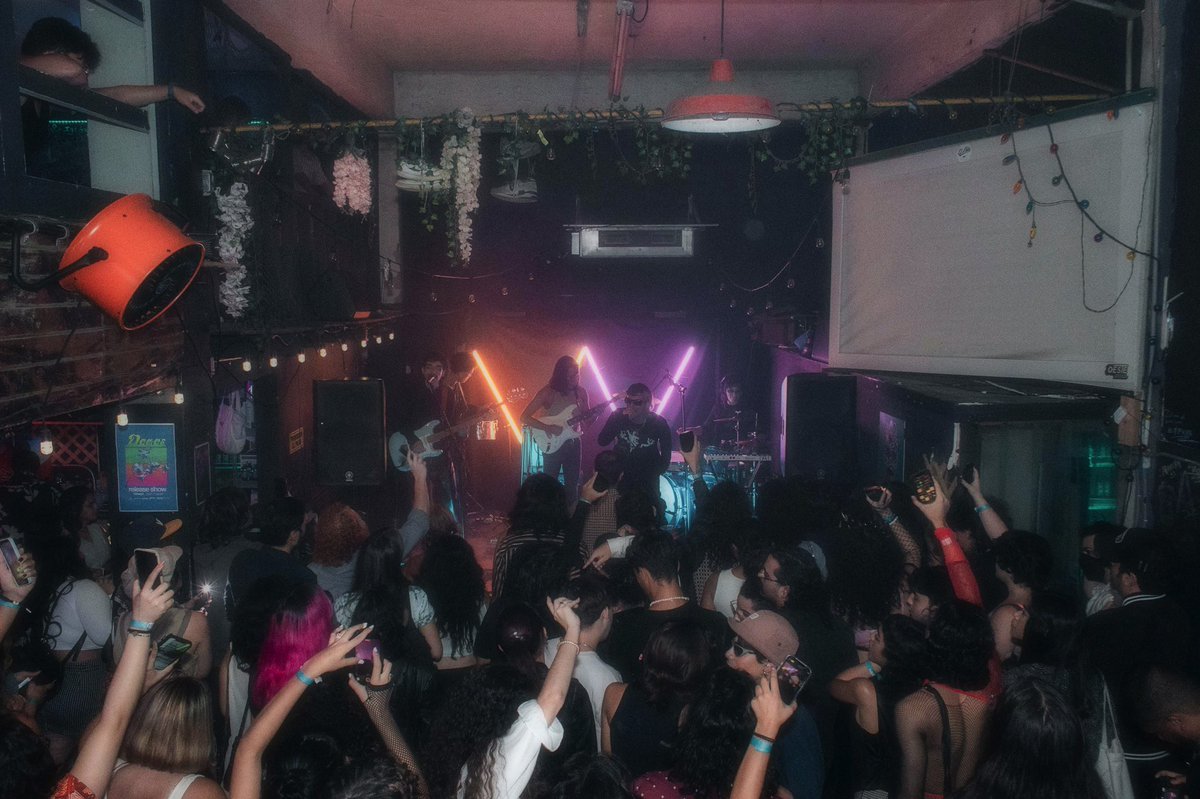 nuevacria's tweet photo. ⛓ NUEVA CRIA @ EL NIE ⛓

muchas gracias a @dogosoficial por la invitación y dejarnos abrirles su album release party 🖤💿
gracias a todxs lxs que se dieron cita e hicieron esto una noche inolvidable !! 🩸
sus energias lo fueron todo <3

-1/2⬇️ https://t.co/o931w3DE6F
