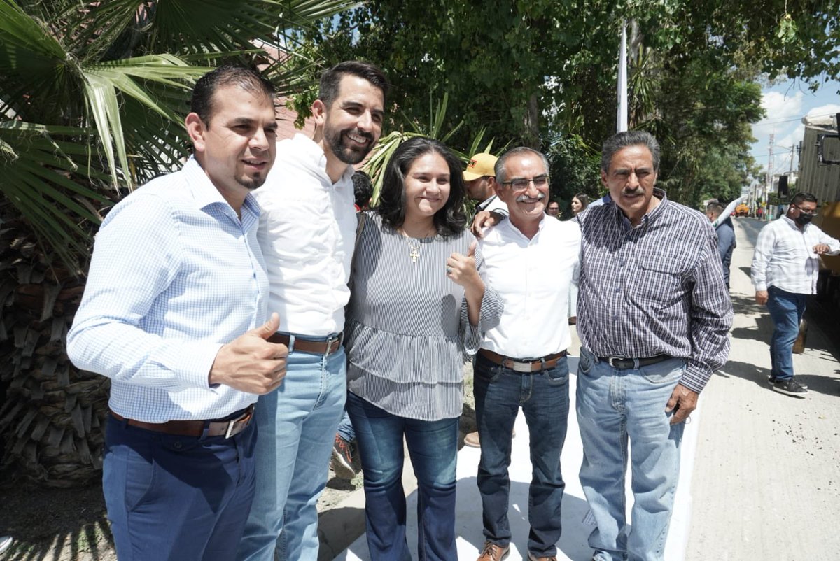 RubenGuajardoB's tweet photo. #ResultadosConRumbo en el #Dtto2.
Gracias alcalde @EF_Galindo por el Inicio de la Obra en Prolongación Muñoz🛣🚧🚜, sin duda un pavimentación que mejorará las vialidades de nuestra ciudad.
En #LaCapitalDelSí, trabajando juntos es #PoSíble. https://t.co/O9vHkVTyZo