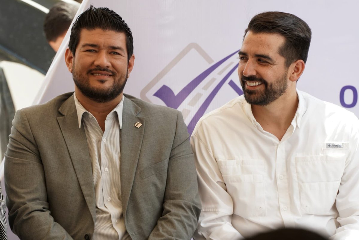 RubenGuajardoB's tweet photo. #ResultadosConRumbo en el #Dtto2.
Gracias alcalde @EF_Galindo por el Inicio de la Obra en Prolongación Muñoz🛣🚧🚜, sin duda un pavimentación que mejorará las vialidades de nuestra ciudad.
En #LaCapitalDelSí, trabajando juntos es #PoSíble. https://t.co/O9vHkVTyZo