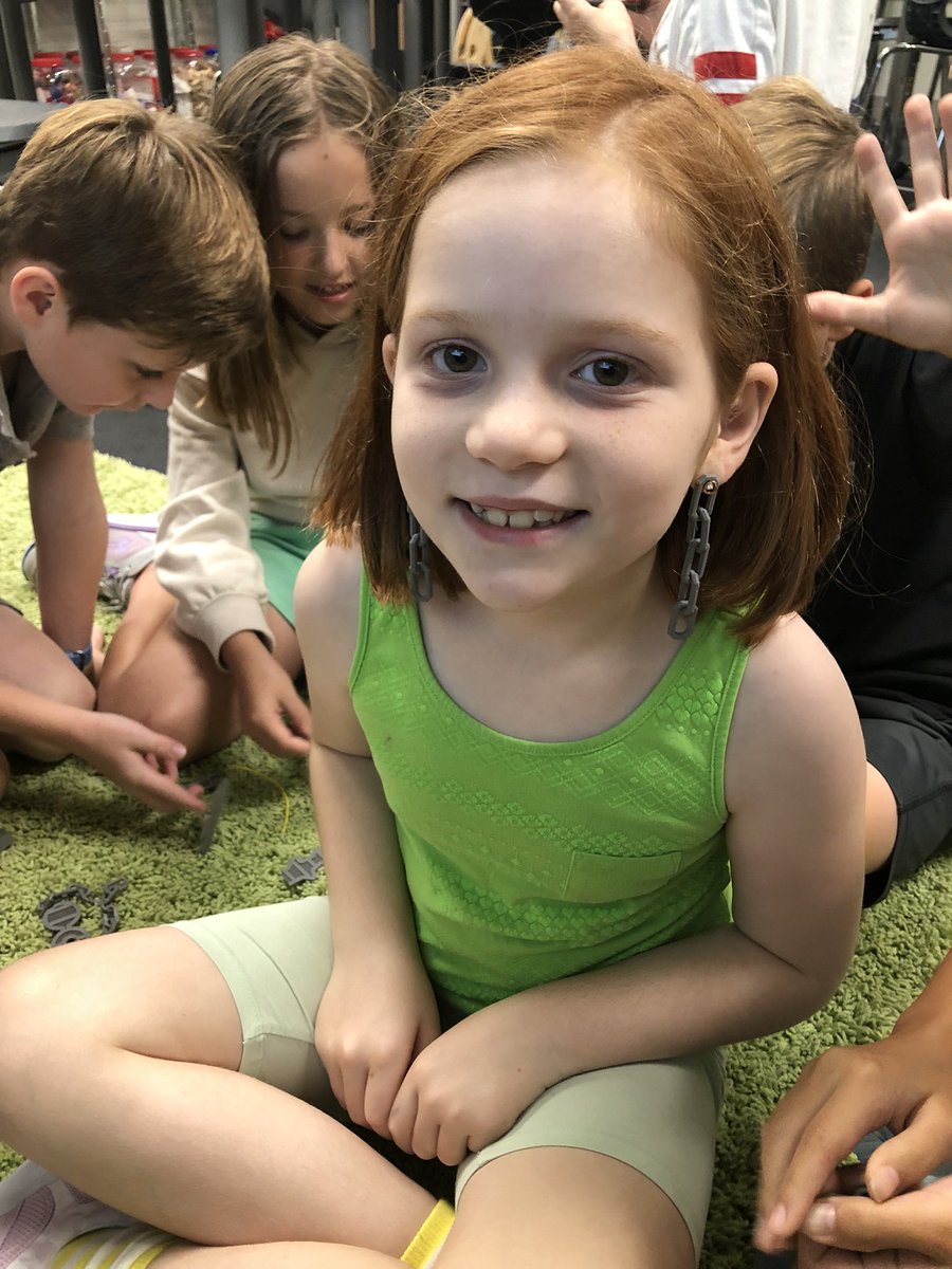 mmgable1's tweet photo. Custom 3-D printed jewels #GTLEAD @canSTEM #PeaceLoveCubs https://t.co/8Lso9HISGo