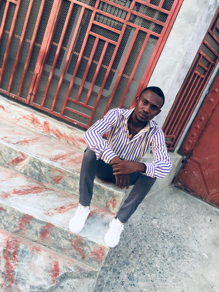 DernierLorvens1's tweet image. Byen materyel fè Sandra pran poz li pa konn Peter
Poutèt li wè Grada gen yon Computer