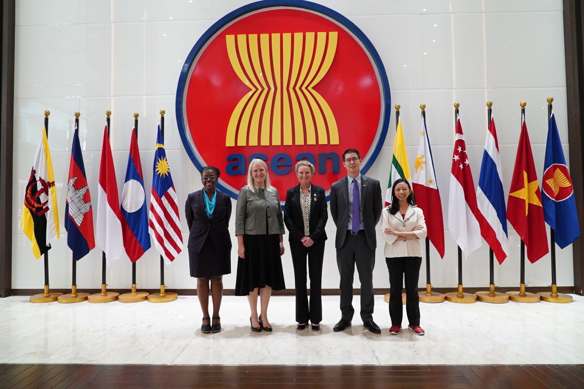 ColemanUSAID's tweet photo. I was honored to meet with @ASEAN Secretariat to discuss our shared priorities and @USAID support on trade, digital economy, and clean energy. Our partnership with ASEAN is advancing 🇺🇸's Indo-Pacific Strategy for a more prosperous, connected, and resilient region https://t.co/snFIPZtcPw