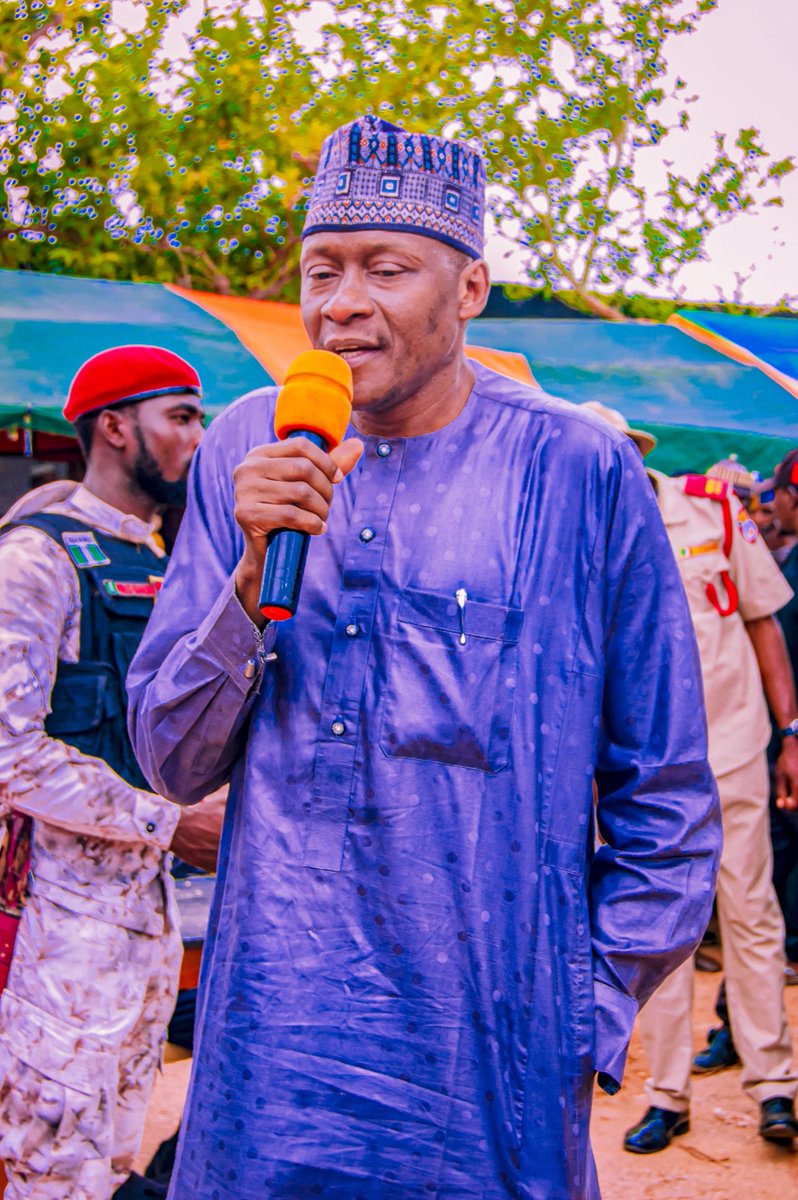 ABBASSA99390234's tweet photo. Hon. Amiru Tukur Idris Nadabo Member Representing Bakori/Danja Federal Constituency 
@HouseofRepsPH  while delivering His speech at the swearing of the Bakori local government supervisory councillors and special advisers to the council https://t.co/V9cYyGLIxU