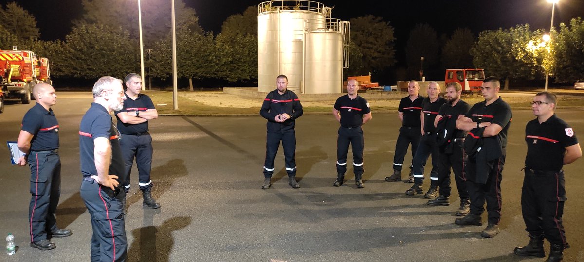 SDIS61's tweet photo. 🚨Nouveau renfort 🔥🌲
À la demande du @CozOuest, 11 @PompiersFR  @ornedepartement rejoignent la colonne Ouest 2 avec leurs collègues @SDIS_72 pour prêter main forte aux #pompiers et à la #population de #Gironde 
 Beaucoup de #courage  à tous !
@Prefet61 @SDIS41 https://t.co/NkMMyNlv3M