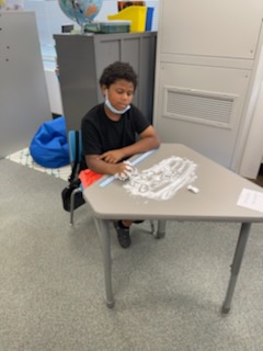 HeatherLiputVV's tweet photo. @HeatherLiputVV @VV_Voyagers Fun writing words in shaving cream. #spellingfun https://t.co/qwaZzsJyJ9