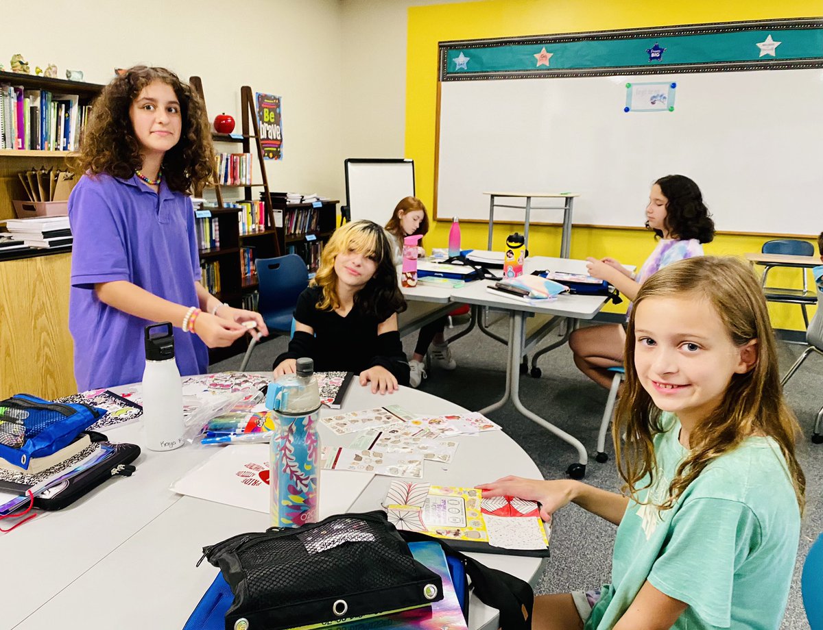 NFMSGrade6's tweet photo. ELA students enjoyed decorating their writing journals and brainstorming writing topics. https://t.co/yoXh4f0w3Y