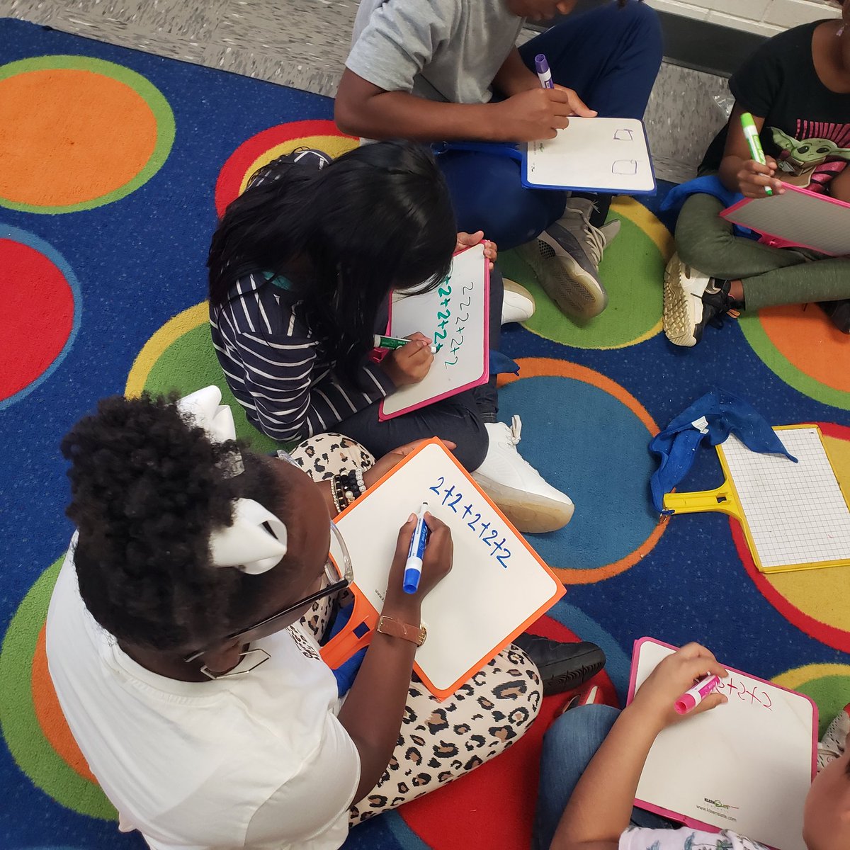 hgpounders's tweet image. Using array and equal groups cards as #quickimages to connect repeated addition and multiplication in @MH_ELKINS17 class today.Looking for efficient ways to find the product helped students make an amazing discovery about the #commutativeproperty! @amstiuna @WeedenElem #fcslearn