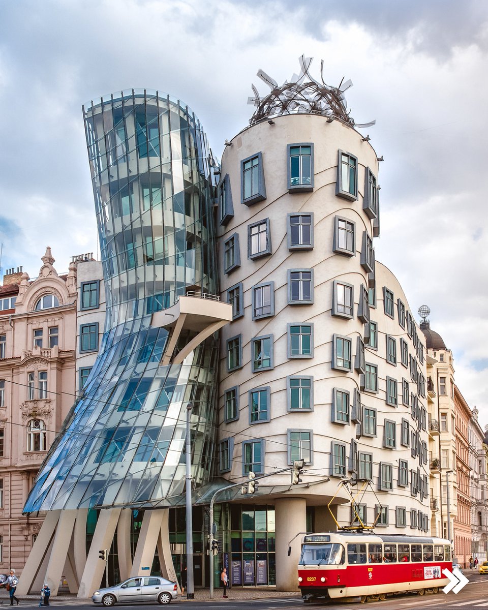 RMBDSolutions's tweet photo. 👩🏼‍💼👨🏻‍💼 #ARCHITECT

📆 Este mes conmemoramos al revolucionario arquitecto canadiense #FrankGehry.

🏙 Ubicado en #Praga, #RepúblicaCheca desde 1996, la Casa Danzante representa una de las más importantes obras del #deconstructivismo.

#arquitectura #arquitecture #diseño #design https://t.co/0sIgKdXlsj