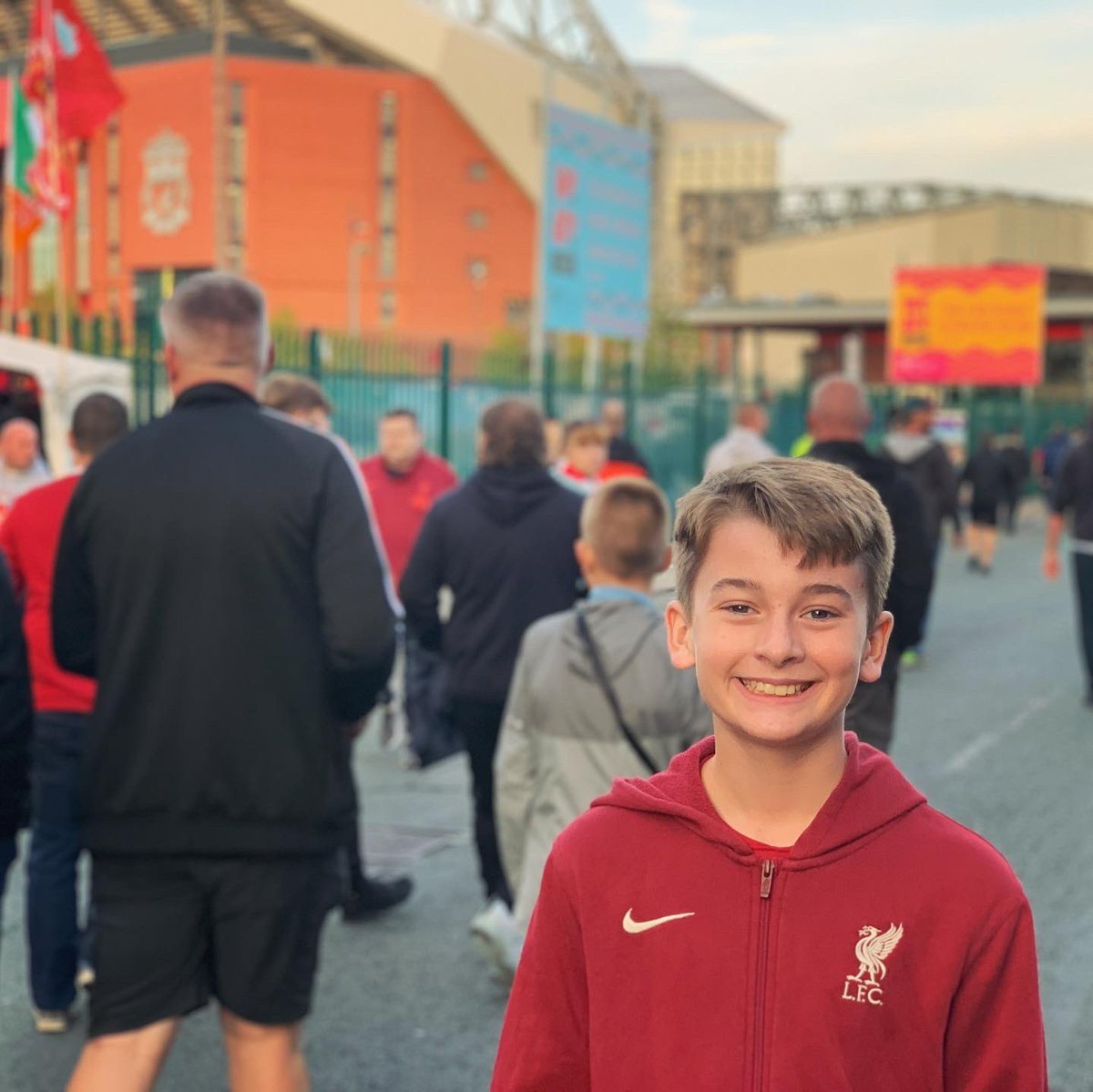 hodders80's tweet photo. European nights under the lights… 🙌🏻🏟 #YNWA #ThisMeansMore #Anfield #TheKop #Block104 #LFC https://t.co/NMOYQLnrvA
