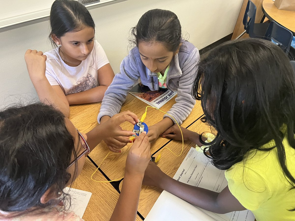 Making our classroom shine while working with circuits! Everyone was so excited when their lightbulb lit up!🤩 #FISDmadetoshine #liscanoproud #EXTRA