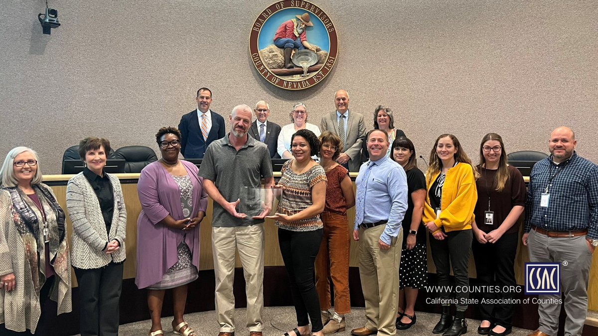 Congratulations, <a href="/NevadaCountyCA/">County of Nevada, CA</a>! <a href="/CSACInstitute/">CSAC William “Bill” Chiat Institute</a>'s Chastity Benson presents a #CSAC Challenge Award to the county's innovative #Internship Program, which creates careers, gives staff mentor opportunities &amp; enhances daily operations at no additional cost! counties.org/sites/main/fil…
