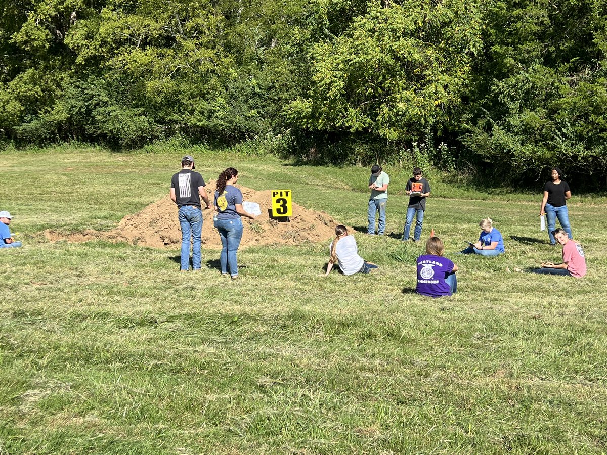 An absolutely beautiful afternoon for <a href="/commando_ffa/">HHS FFA</a> to host a soil judging contest! Thanks for the invite! #sumnerachieves <a href="/HHSCommandoCTE/">HHS Commando CTE</a> <a href="/SumnerCountyCTE/">Sumner County CTE</a>