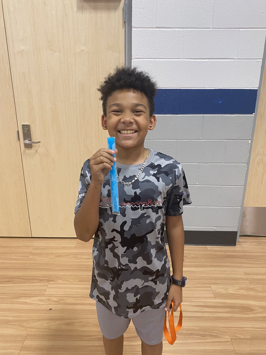 msmclean270's tweet photo. High Attendance Day Winners!!! We love 5th grade! ❤️@Warren_Elem https://t.co/tRliS5erro