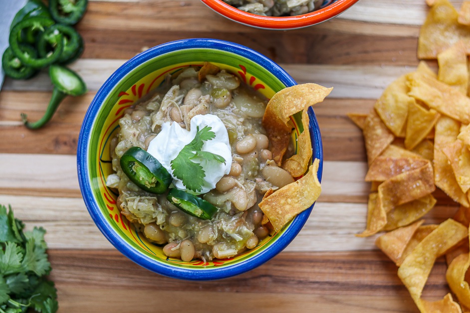 Bellylaughlive's tweet photo. Too soon for chili? Soup season is almost here.. White Bean Chili with Chicken is packed with beans, green chilies, &amp; warm flavors like cumin. This recipe is low in calories, easy to make, and filling. Full Recipe:
https://t.co/xnGrgpsTba
#soup #recipes #Foodie #RecipeOfTheDay https://t.co/Q3pBFBmfCt