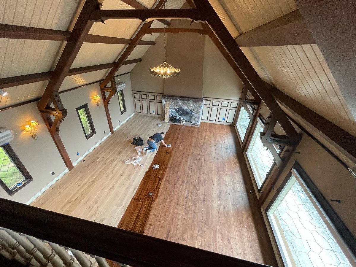 stefandwarven's tweet photo. And the staining has begun! We picked English chestnut π° for the white oak floors! #englishchestnutstain #whiteoakfloor #greathall #chateaupokorny #mancavern https://t.co/jSDvGAvfJV