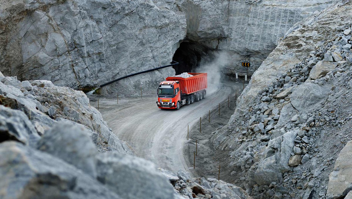 im_mining's tweet photo. .@RioTinto as part of a MoU will pilot @VolvoGroup sustainable #autonomoushauling solutions at its mining ops. Volvo's portfolio includes the TARA system with the TA15 #batteryelectric, #cabless & autonomous hauler plus auto tipper truck #hubtohub options https://t.co/9yrV3AljjV https://t.co/TrGM6XMYgw