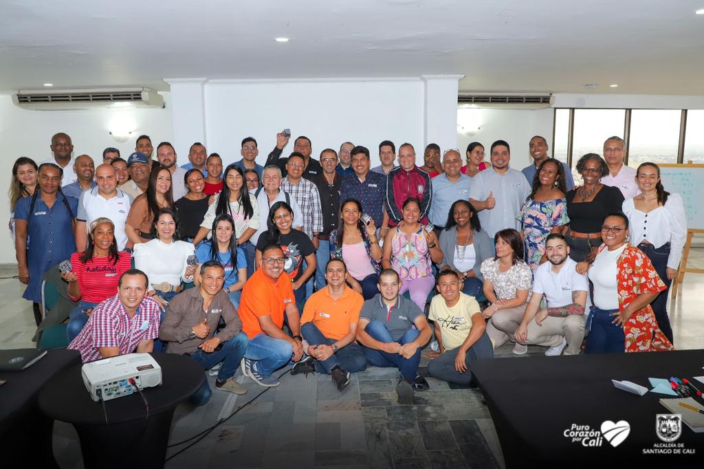 jprodriguezcaro's tweet photo. Lideres STEM Cali @Educacion_Cali #EncuentroLideresTicCali 🦾🤖👍 https://t.co/7wTuRFZhcc