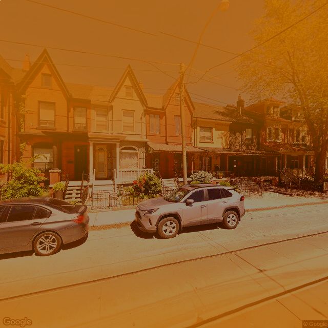 Check out these eerie photos that show you what my home would look like in a flood, caught in a wildfire, or surrounded by smog. 😳

ThisClimateDoesNotExist.com uses AI-powered technology through Google's Streetview to show how these extreme climate events could look. 🌎