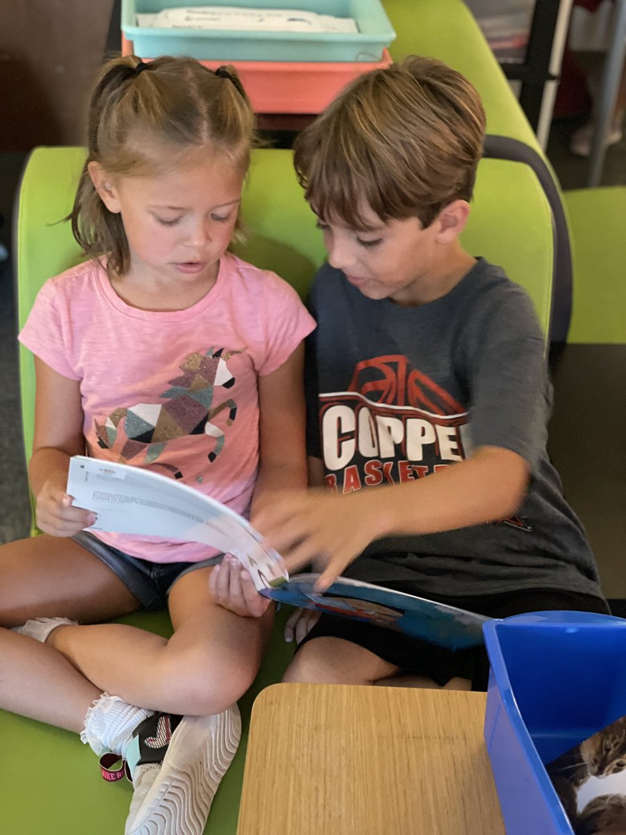 MsKOndelacy's tweet photo. Our first time to read with partners today was AWESOME! Y lo hicimos en español 🙌🏼 Dos cerebros son mejores que uno 🧠🧠 #WilsonWay @gowilsonrangers @MrsYoungTX https://t.co/C8pvt54tM1